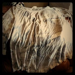 Gray/taupe camo flowy top by Frumos